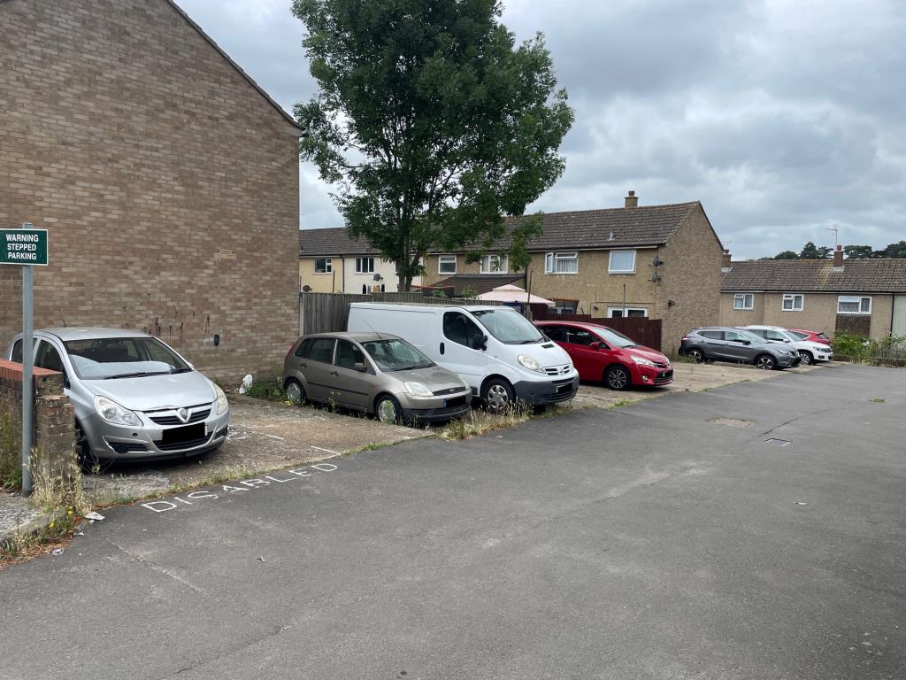 Lot: 47 - COMPOUND OF NINE LOCK-UP GARAGES AND NINETEEN PARKING SPACES - Parking on left hand side